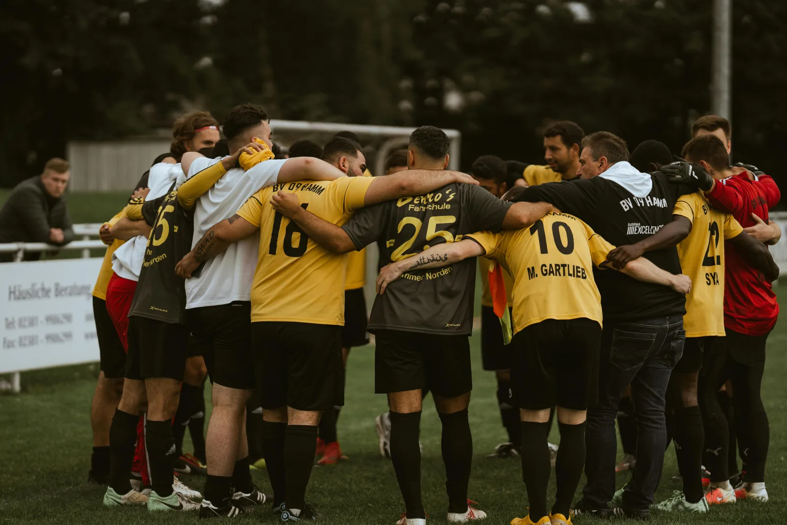 Équipe portant des maillots de foot personnalisés